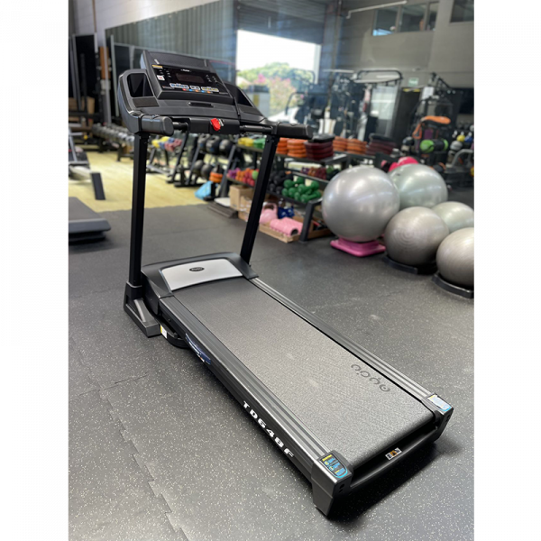 Treadmill with Auto Incline, Max Speed: 20km/h - Rent - Image 2