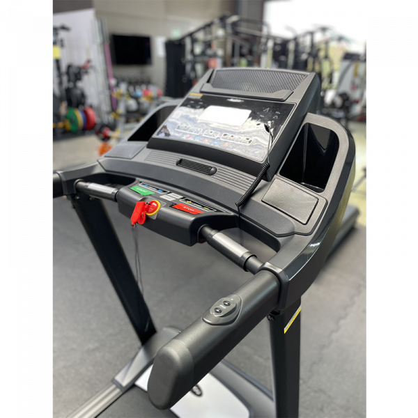 Treadmill with Auto Incline, Max Speed: 20km/h - Rent - Image 4